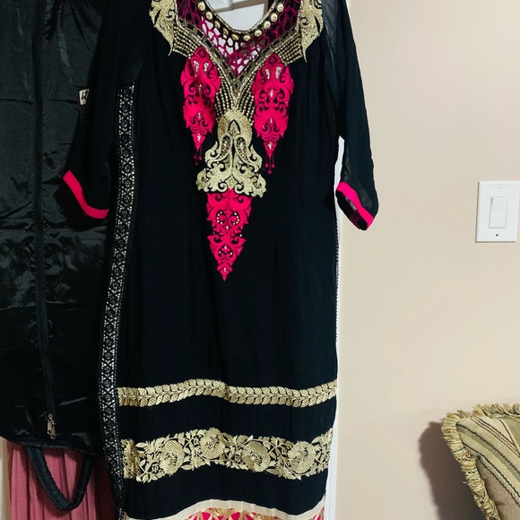 Lehngas and punjabi suit for sale - Picture 6 of 9